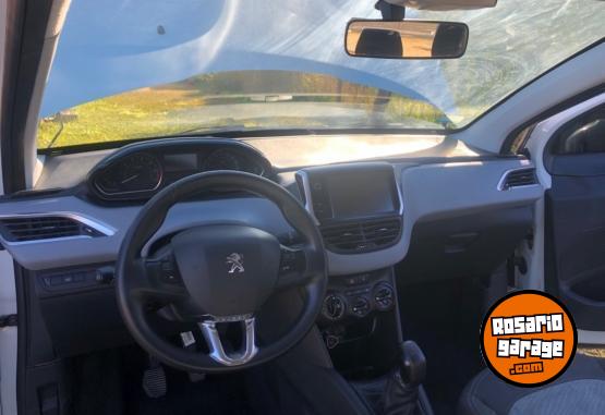 Autos - Peugeot 208 allure touchscreen 2016 Nafta 127000Km - En Venta