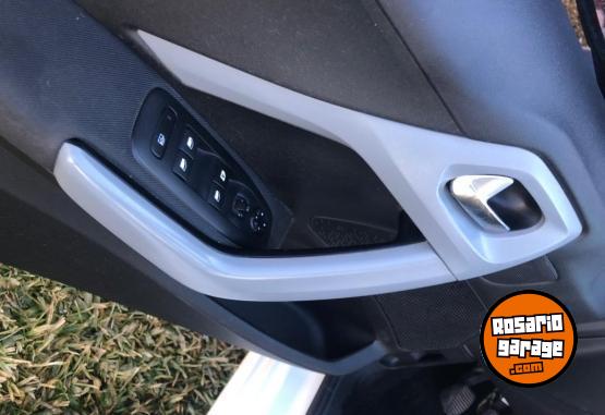 Autos - Peugeot 208 allure touchscreen 2016 Nafta 127000Km - En Venta