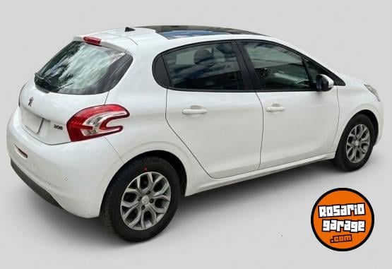 Autos - Peugeot 208 ALLURE TOUCHSCREEN 2015 Nafta 130000Km - En Venta