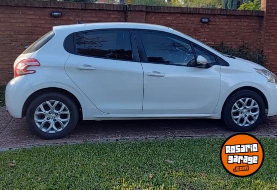 Autos - Peugeot 208 ALLURE TOUCHSCREEN 2015 Nafta 130000Km - En Venta