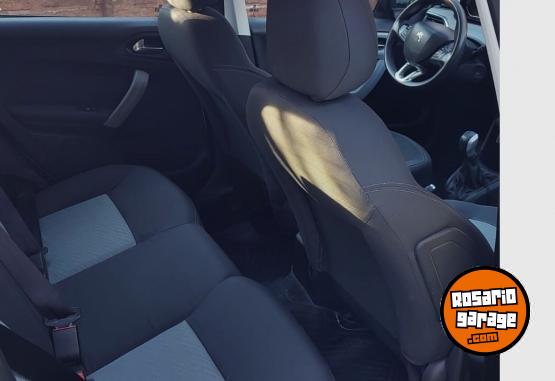 Autos - Peugeot 208 ALLURE TOUCHSCREEN 2015 Nafta 130000Km - En Venta