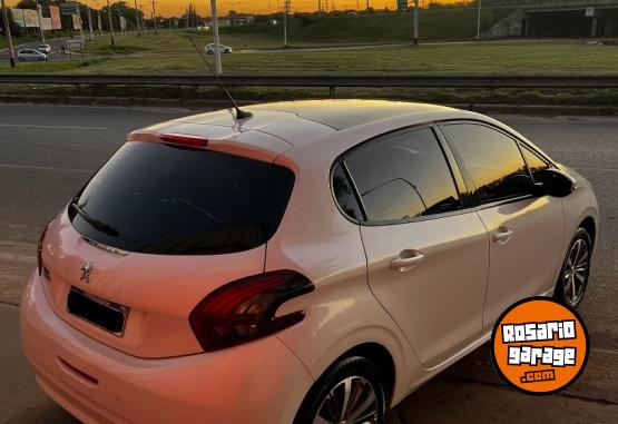 Autos - Peugeot 208 2019 Nafta 106000Km - En Venta