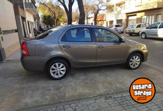Autos - Toyota ETIOS XLS 2016 Nafta 71000Km - En Venta