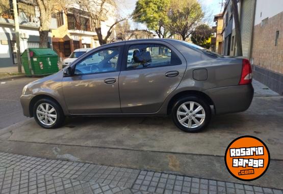 Autos - Toyota ETIOS XLS 2016 Nafta 71000Km - En Venta