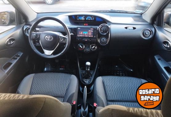 Autos - Toyota ETIOS XLS 2016 Nafta 71000Km - En Venta