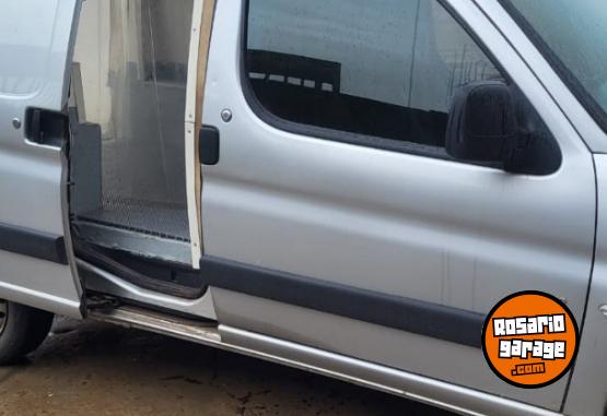 Utilitarios - Peugeot parner 2016 Diesel 160000Km - En Venta