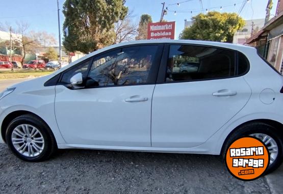 Autos - Peugeot 208 2017 Nafta 96000Km - En Venta