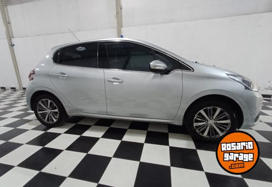Autos - Peugeot 208 2017 Nafta 108000Km - En Venta