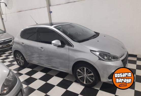 Autos - Peugeot 208 2017 Nafta 108000Km - En Venta