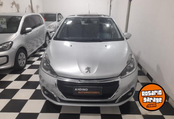 Autos - Peugeot 208 2017 Nafta 108000Km - En Venta