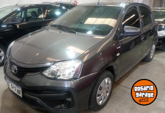 Autos - Toyota Etios 2022 Nafta 124000Km - En Venta
