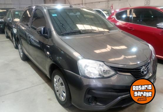 Autos - Toyota Etios 2022 Nafta 124000Km - En Venta