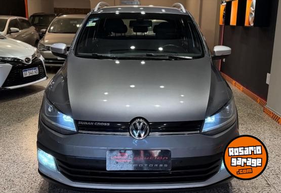 Autos - Volkswagen Suran cross 2015 GNC 146000Km - En Venta