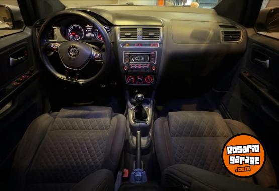 Autos - Volkswagen Suran cross 2015 GNC 146000Km - En Venta