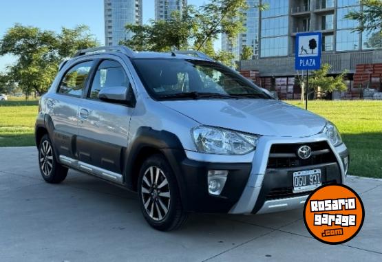 Autos - Toyota Etios Cross 1.5 2014 Nafta 92000Km - En Venta
