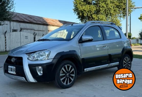 Autos - Toyota Etios Cross 1.5 2014 Nafta 92000Km - En Venta