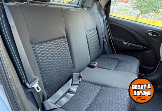 Autos - Toyota Etios Cross 1.5 2014 Nafta 92000Km - En Venta