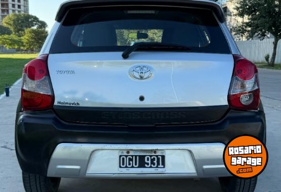 Autos - Toyota Etios Cross 1.5 2014 Nafta 92000Km - En Venta
