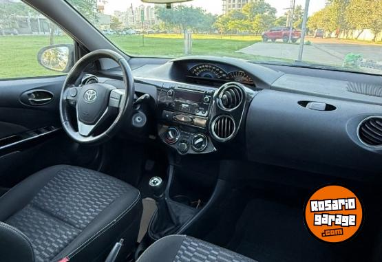 Autos - Toyota Etios Cross 1.5 2014 Nafta 92000Km - En Venta