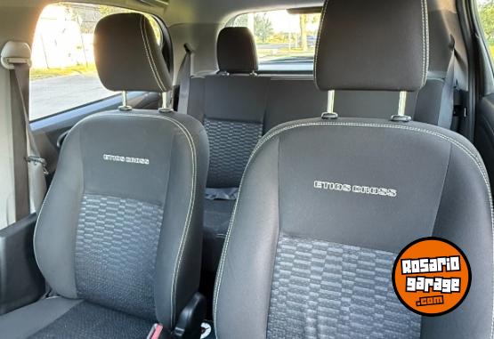 Autos - Toyota Etios Cross 1.5 2014 Nafta 92000Km - En Venta