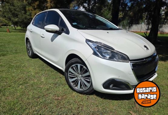 Autos - Peugeot 208 2019 Nafta 126000Km - En Venta