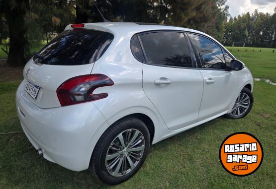 Autos - Peugeot 208 2019 Nafta 126000Km - En Venta