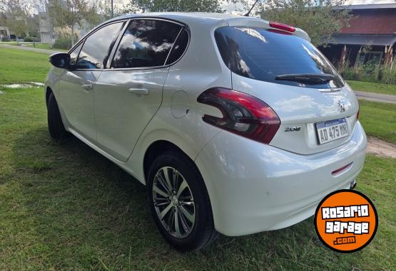 Autos - Peugeot 208 2019 Nafta 126000Km - En Venta