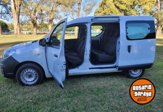Utilitarios - Renault Kangoo Confort 1.6 5 as. 2020 Nafta 160000Km - En Venta
