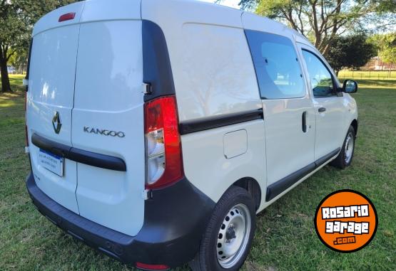 Utilitarios - Renault Kangoo Confort 1.6 5 as. 2020 Nafta 160000Km - En Venta