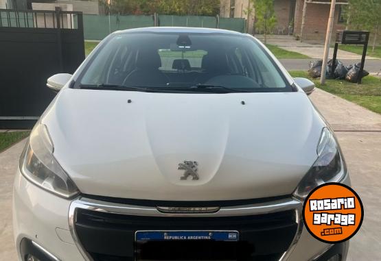 Autos - Peugeot 208 2017 Nafta 160000Km - En Venta