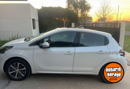 Autos - Peugeot 208 2017 Nafta 160000Km - En Venta