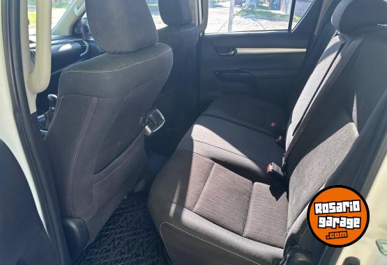 Camionetas - Toyota HILUX SRV 2017 Diesel 112000Km - En Venta
