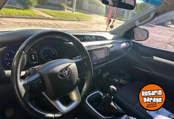 Camionetas - Toyota HILUX SRV 2017 Diesel 112000Km - En Venta