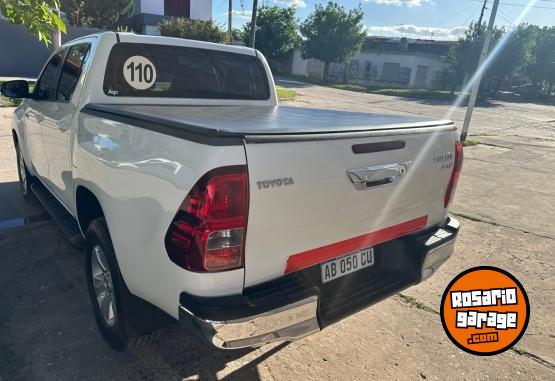 Camionetas - Toyota HILUX SRV 2017 Diesel 112000Km - En Venta