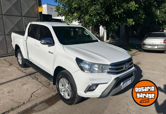 Camionetas - Toyota HILUX SRV 2017 Diesel 112000Km - En Venta