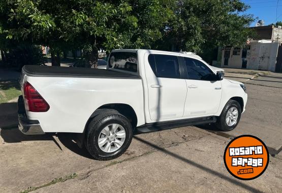 Camionetas - Toyota HILUX SRV 2017 Diesel 112000Km - En Venta
