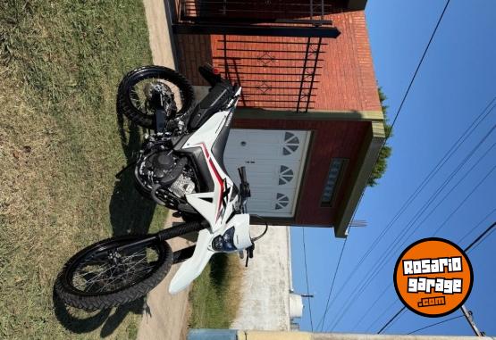 Motos - Honda Honda tornado 300 2024 Nafta 4500Km - En Venta