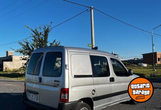 Utilitarios - Peugeot Partner 2017 Nafta 210000Km - En Venta