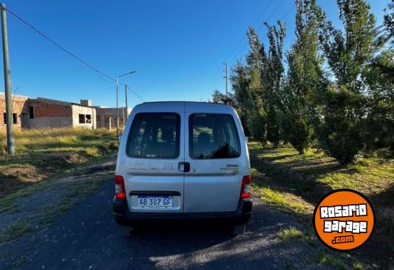 Utilitarios - Peugeot Partner 2017 Nafta 210000Km - En Venta