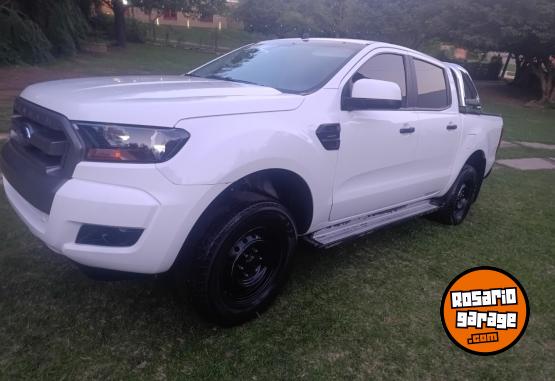 Camionetas - Ford Ranger Safety 4x2 2017 GNC 240000Km - En Venta