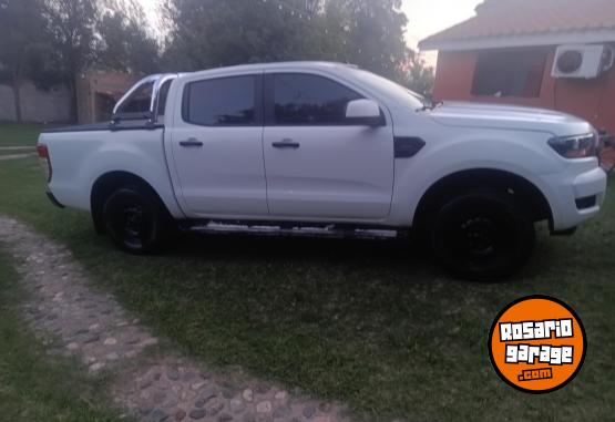 Camionetas - Ford Ranger Safety 4x2 2017 GNC 240000Km - En Venta