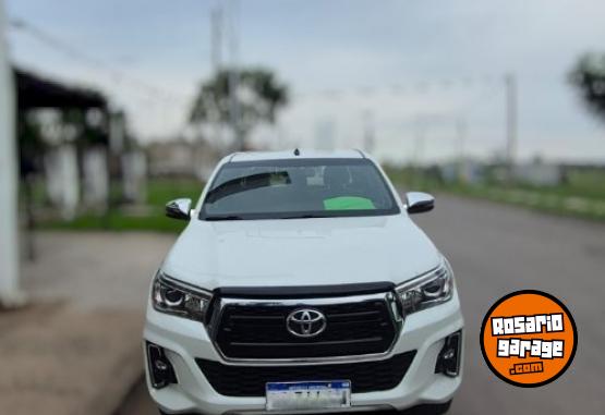 Camionetas - Toyota Hilux SRX 2019 Diesel 160000Km - En Venta
