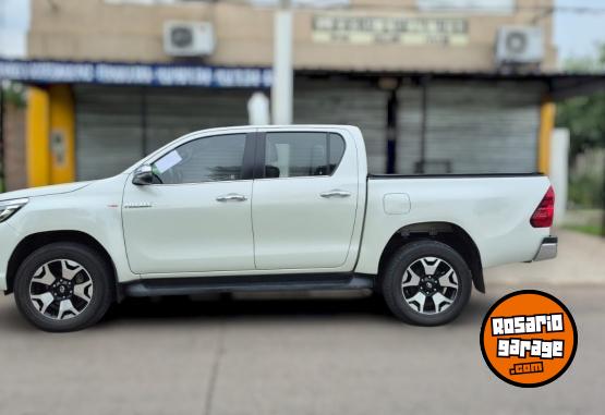 Camionetas - Toyota Hilux SRX 2019 Diesel 160000Km - En Venta