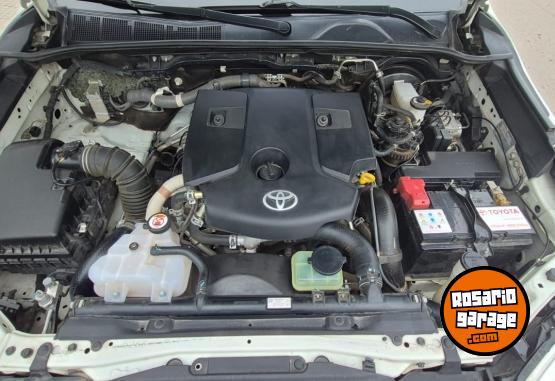 Camionetas - Toyota Hilux SRX 2019 Diesel 160000Km - En Venta