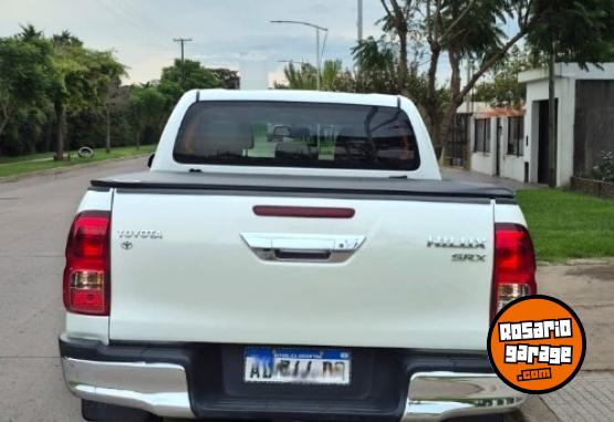 Camionetas - Toyota Hilux SRX 2019 Diesel 160000Km - En Venta