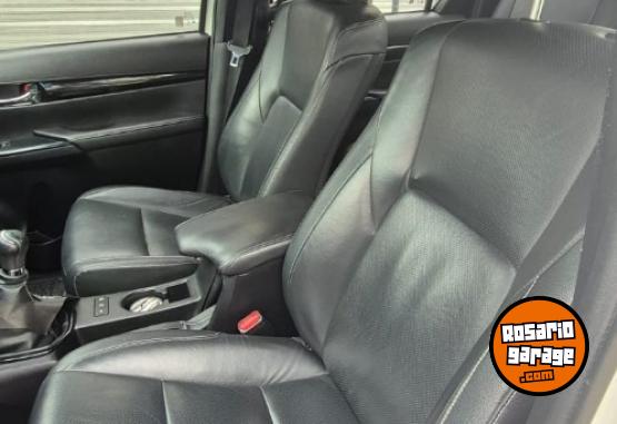 Camionetas - Toyota Hilux SRX 2019 Diesel 160000Km - En Venta