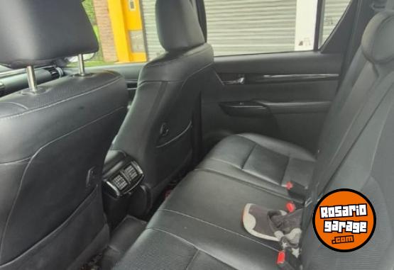 Camionetas - Toyota Hilux SRX 2019 Diesel 160000Km - En Venta