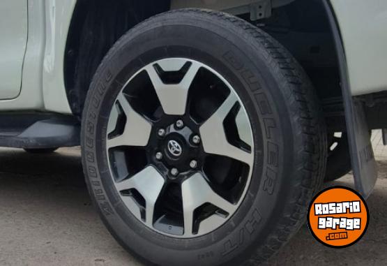 Camionetas - Toyota Hilux SRX 2019 Diesel 160000Km - En Venta