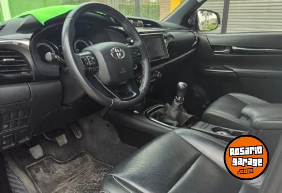 Camionetas - Toyota Hilux SRX 2019 Diesel 160000Km - En Venta