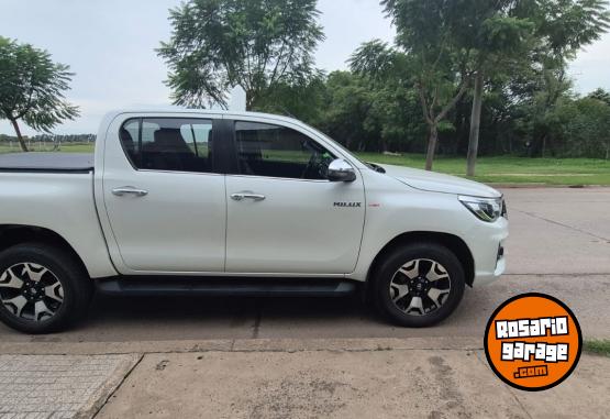 Camionetas - Toyota Hilux SRX 2019 Diesel 160000Km - En Venta